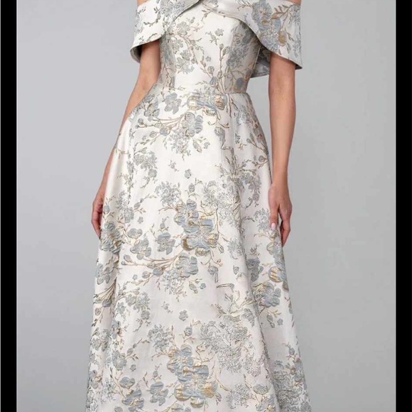 Stellah Dresses & Skirts - Stellah Floral Dress in silver and gray